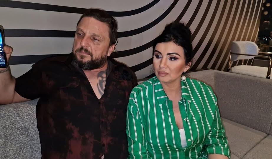 Adriana Bahmuțeanu și George Restivan își amână nunta religioasă. Decizia luată după moartea mamei vedetei