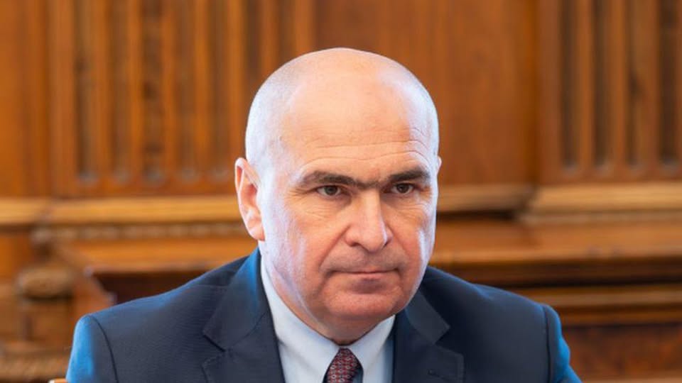 Bolojan a anunțat ce economii se vor face prin concedierea  din administrația publică. De ce crede că disponibilizările se pot face corect