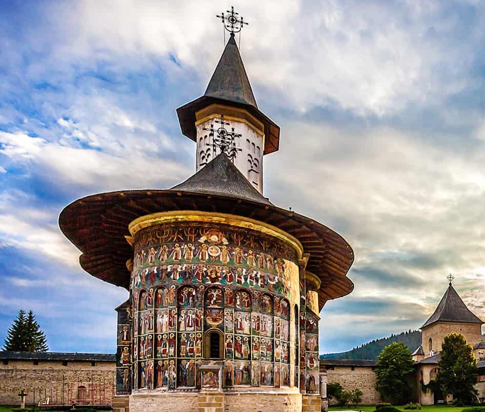 Mănăstirea Sucevița – pictură, legendă și credință în inima Bucovinei