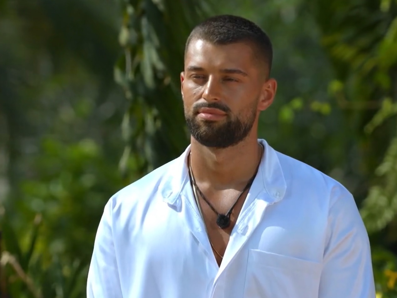 Teo și Ella, despărțiți după finalul „Insula Iubirii”. El a fost surprins recent în compania altei persoane publice