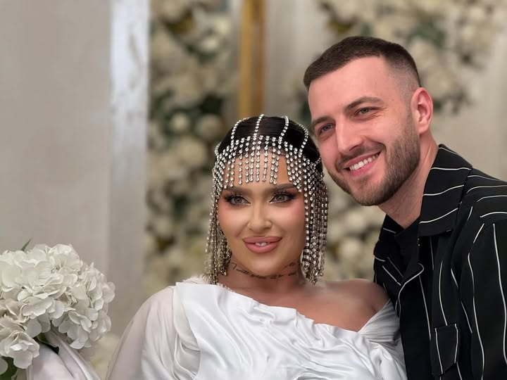 Oana Radu și Șerban Balaban s-au căsătorit civil pe plajă, într-un decor de vis