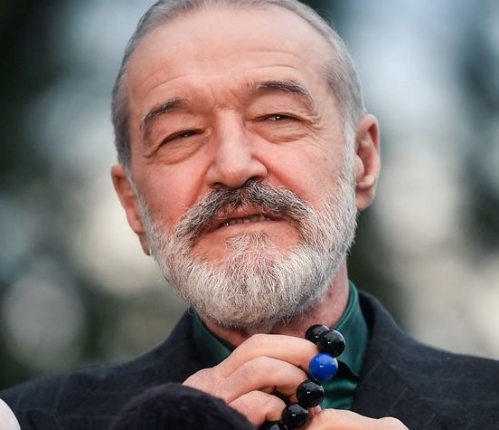 Studiile lui Gigi Becali, sub semnul întrebării. Facultatea pe care a absolvit-o nu mai apare în CV