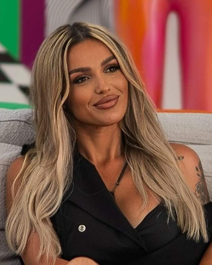 Ella Vișan, într-o nouă ipostază publică: alături de un bărbat misterios