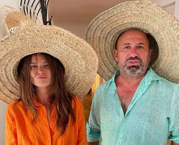 Sfârșit de drum pentru Cătălin Scărlătescu și Doina Teodoru. După patru ani de relație, chef-ul ar fi găsit o altă iubire