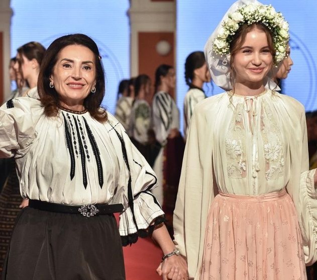 Moment special la Transilvania Fashion Festival. Mariana Anghel, impresionată de Irina Columbeanu: „Un copil de excepție, delicată ca o petală de trandafir”