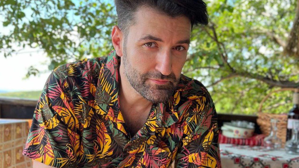 Smiley și Gina Pistol, nași la o nuntă spectaculoasă în Grecia. Ținuta artistului a atras toate privirile