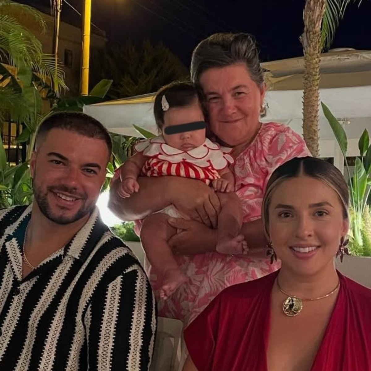 Micuța Miray, adorabilă în puloverul tricotat de bunica Geta. Daniela Iliescu: „Vai, ce fain e!”