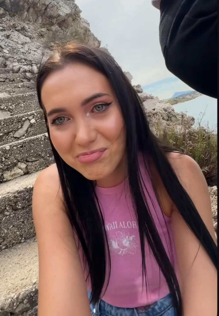 Emoție și bucurie în familia Comănici: Cristian și-a cerut iubita în căsătorie