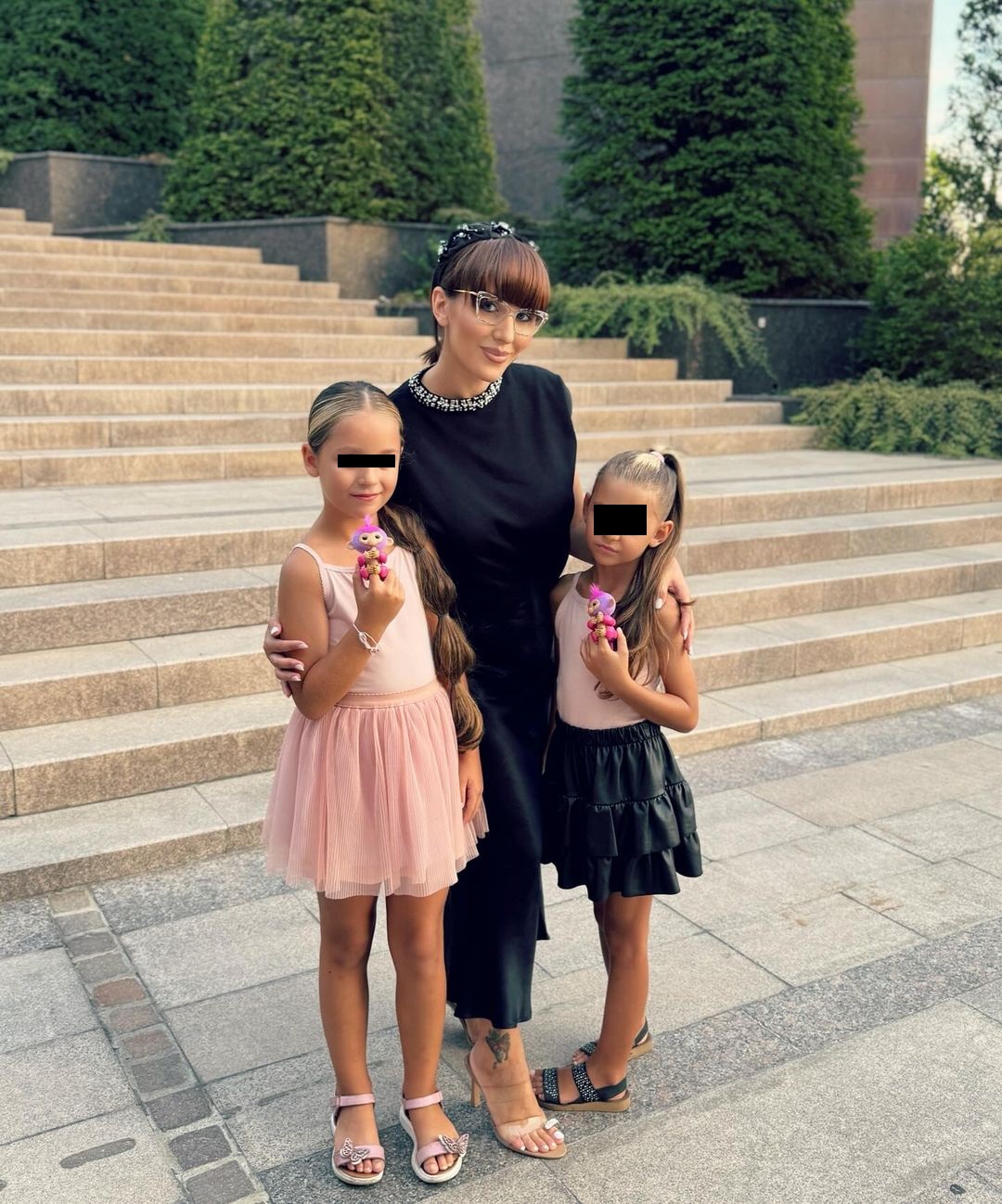 Dana Roba, din nou în dezacord cu fosta soacră. Discuțiile tensionate au plecat de la cele două fiice ale artistei