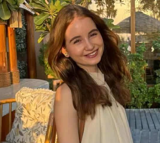 Irina Columbeanu, geantă de lux care valorează cât o garsonieră! Tânăra moștenește eleganța și rafinamentul mamei sale