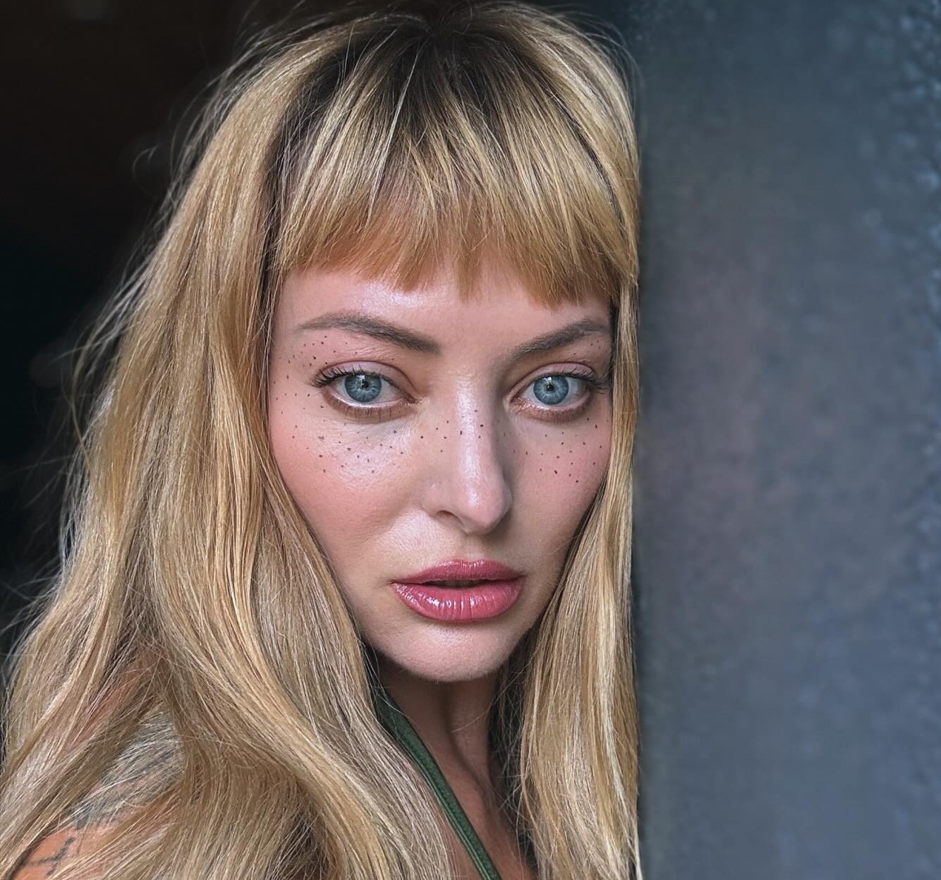 Incident neplăcut pentru Delia în timpul unei plimbări prin parc. Artista, vizibil iritată, a reacționat imediat