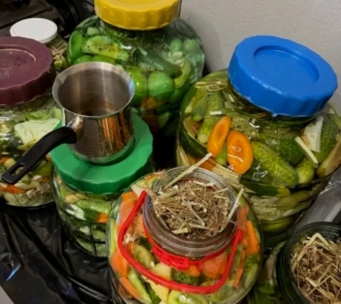 Rețeta de murături asortate a Gabrielei Cristea. Cele mai gustoase conserve pentru iarnă