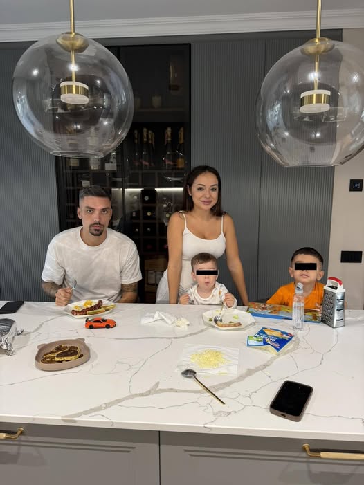 Fanii au taxat-o grav pe Vlăduța Lupău, după ce a pus o poză de familie: „Facem chetă pentru un…”