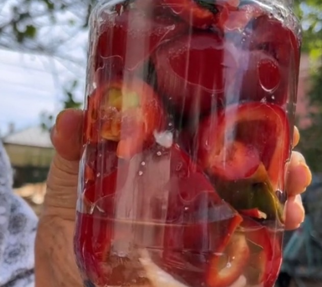 Bunica Gherghina dezvăluie rețeta tradițională a celor mai gustoase murături de iarnă