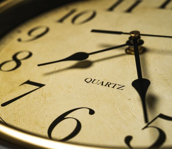 România trece la ora de iarnă pe 26 octombrie 2025. Ceasurile se dau înapoi cu o oră