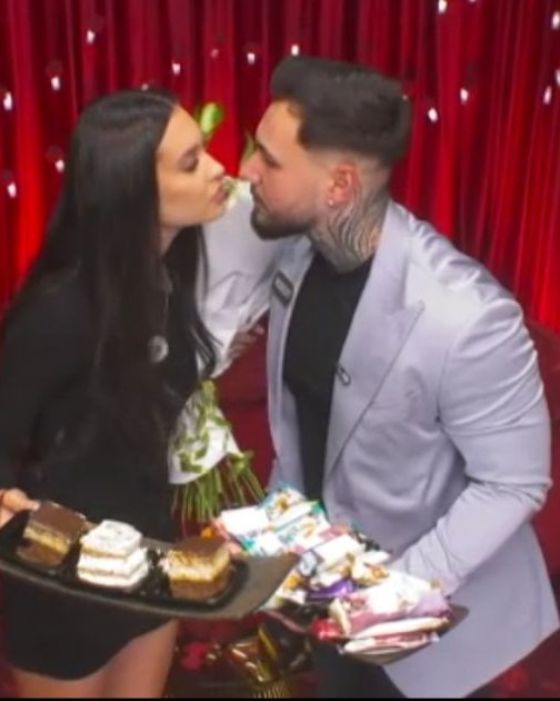 „Casa iubirii”: Gesturi romantice între Robert și Bianca de ziua lui. Lia, posibil afectată de apropieri