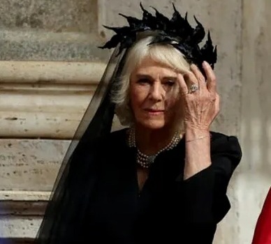 De ce Regina Camilla a ales să poarte negru la întâlnirea cu Papa Leon al XIV-lea