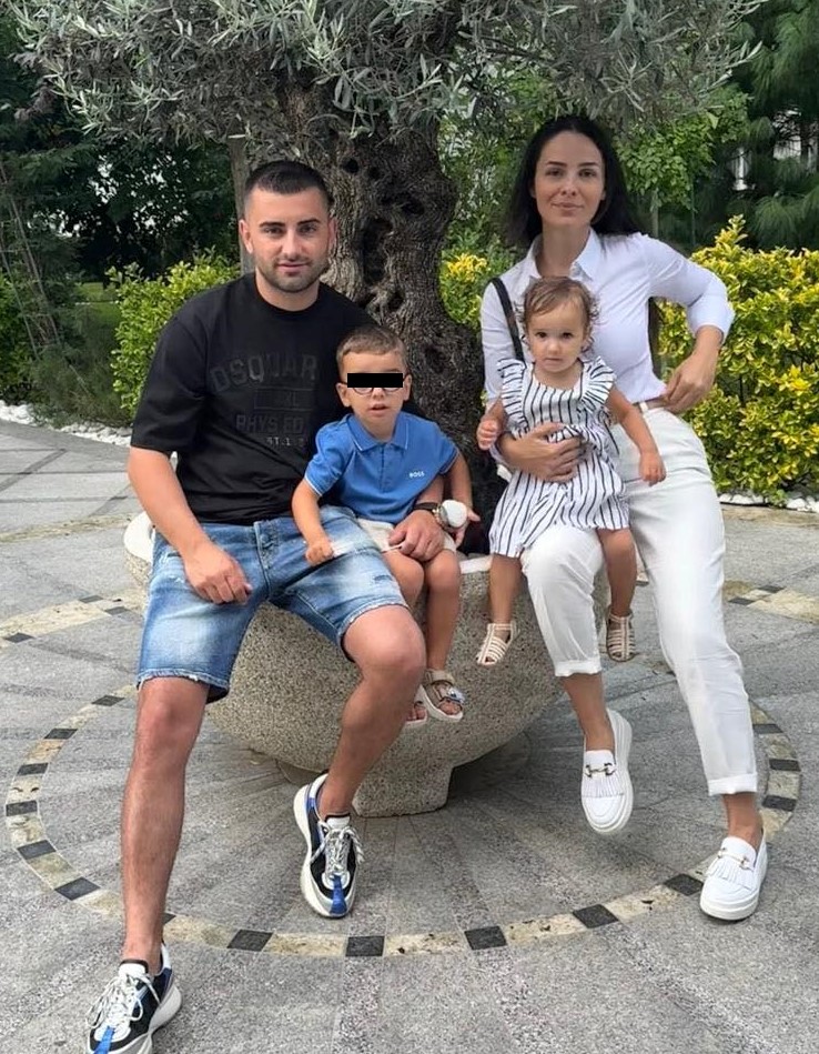 Ce familie fericită avea fetița de 2 ani care a murit în cabinetul stomatologic din Sectorul 3. Sara avea un frățior mai mare și doi părinți care o adorau