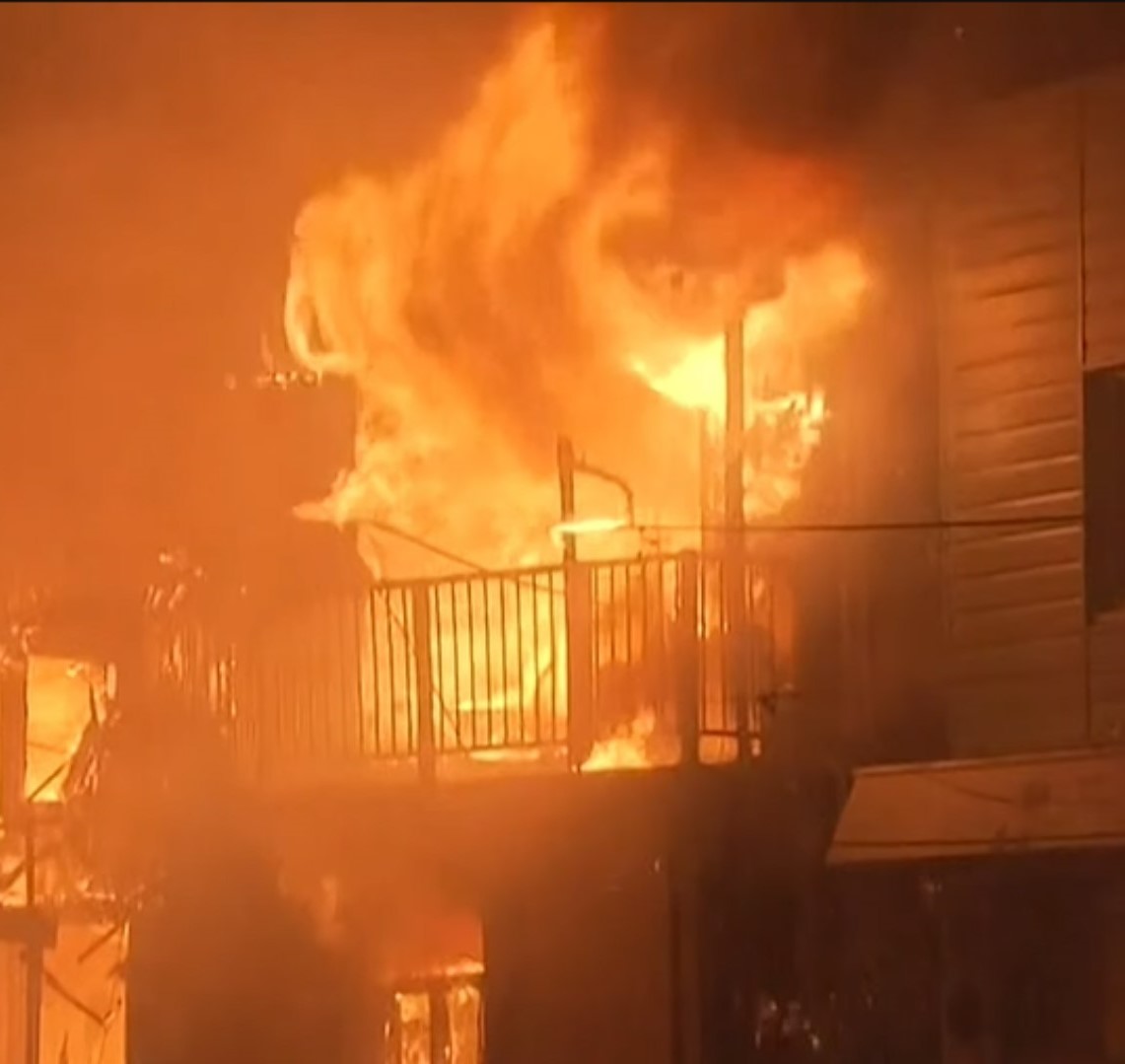 Incendiu uriaș în Japonia! Peste 100 de locuințe evacuate, oamenii au fugit disperați din calea flăcărilor: