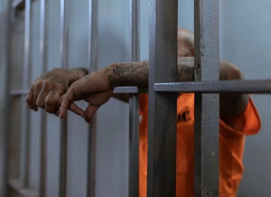 Pedepse mai dure pentru crimele comise din motive de gen: închisoare pe viață pentru femicid, într-un proiect legislativ propus de Ministerul Justiției