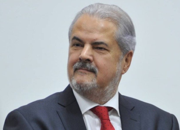 Adrian Năstase, supus unei intervenții chirurgicale! Ce problemă de sănătate l-a dus pe masa de operație: