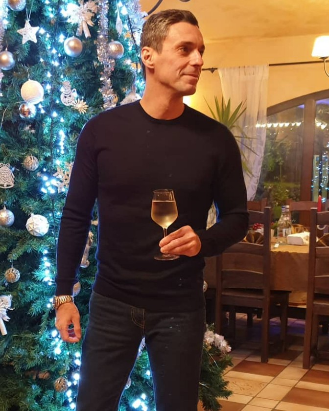 Mircea Badea, dezvăluire surprinzătoare: „N-am mai băut apă de 30 de ani” – cu ce a înlocuit-o și ce le transmite fanilor