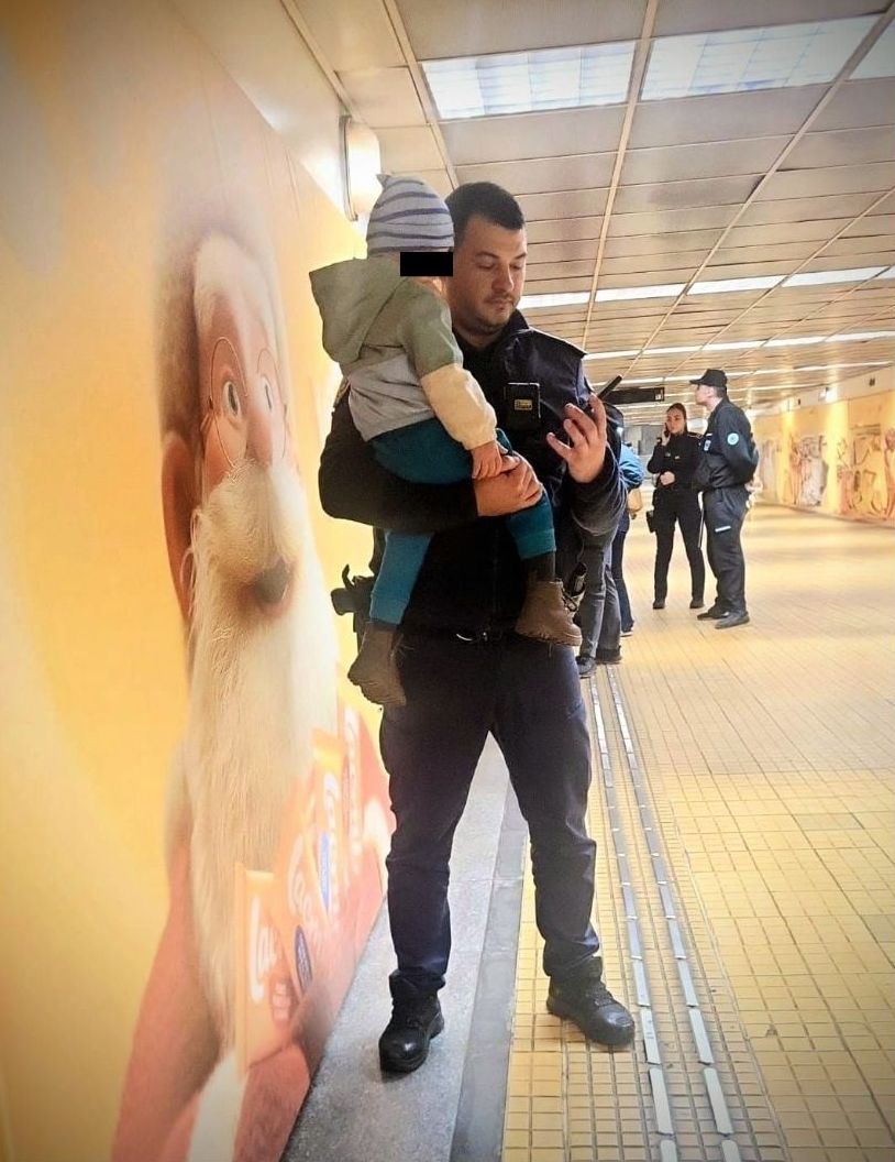 Gestul polițistului Mirel din București care a emoționat o țară întreagă! Cum a reușit să liniștească un copil de 3 ani în timp ce mama lui agoniza în Pasajul Unirii