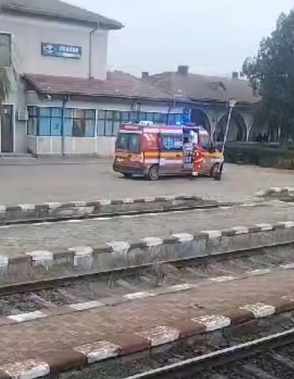 Cine era tânărul găsit fără viață în toaleta trenului? Ce spun apropiații despre lupta interioară a lui Denis.