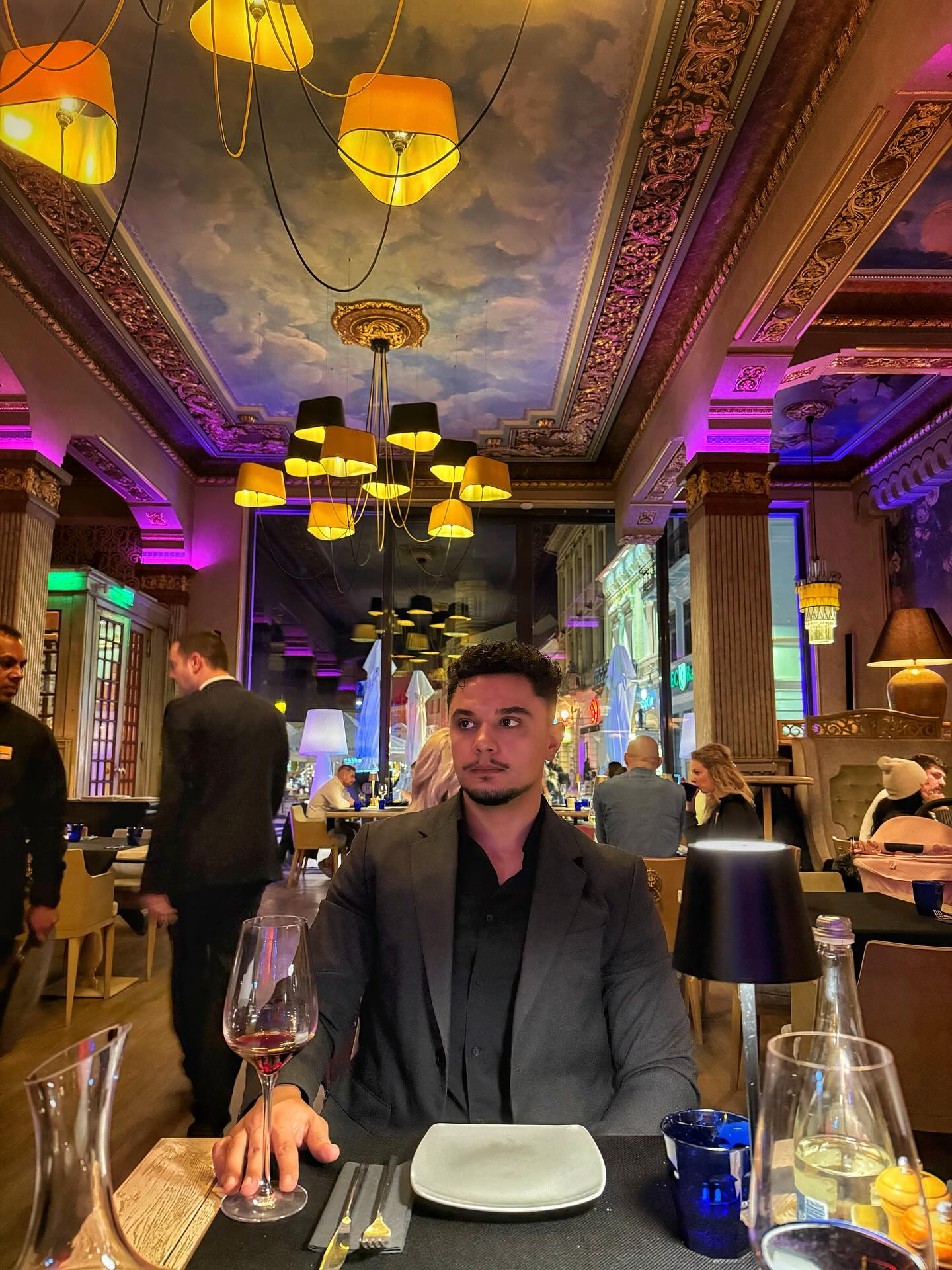 Cum arată mama lui Andrei, fostul concurent din „Casa iubirii”! Fanii au rămas uimiți: cât de tânără și frumoasă este