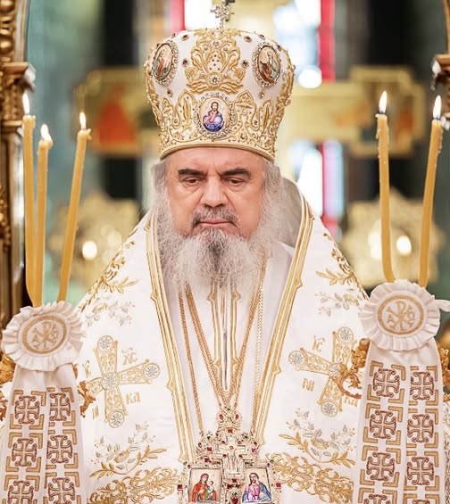 Reacții după un moment artistic în cadrul unei ceremonii religioase la Catedrala Mântuirii Neamului