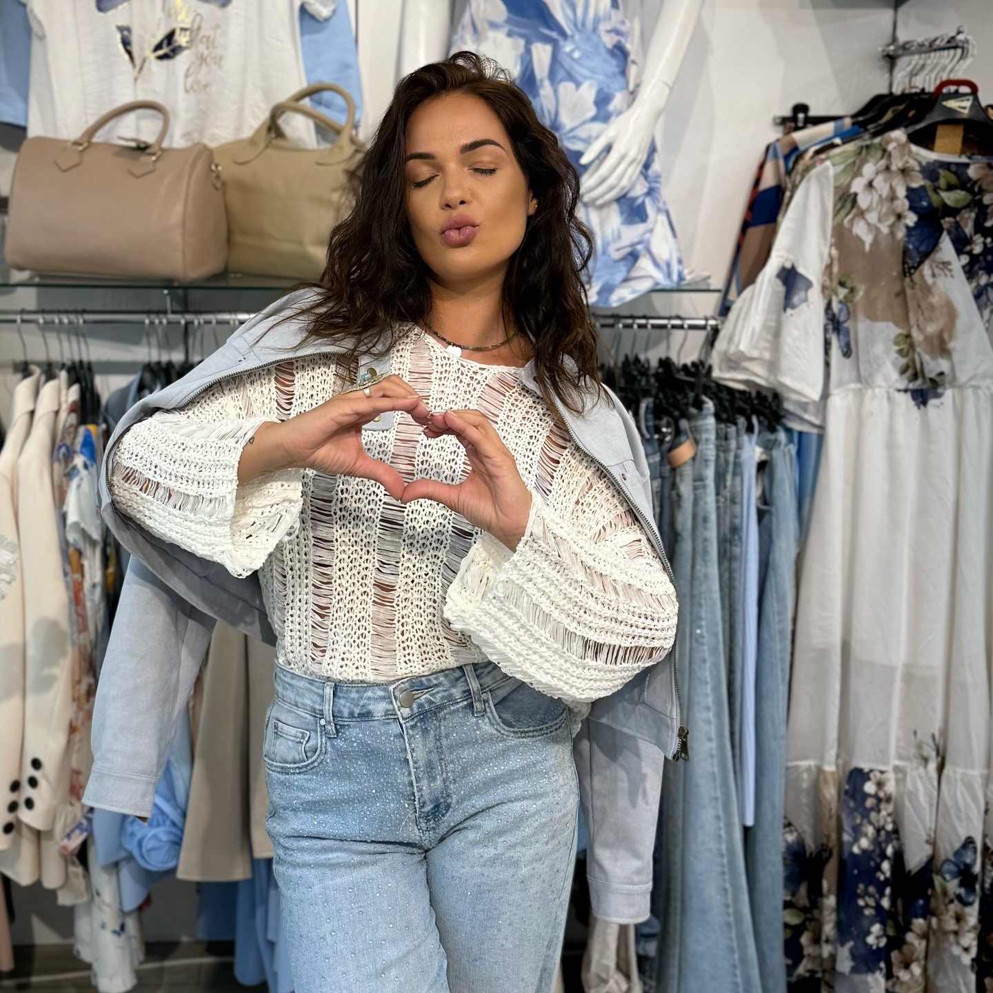 Deea Maxer și-a asumat public noua relație cu Constantin Cataramă. Artista îl alintă deja „bărbate-miu” în mediul online