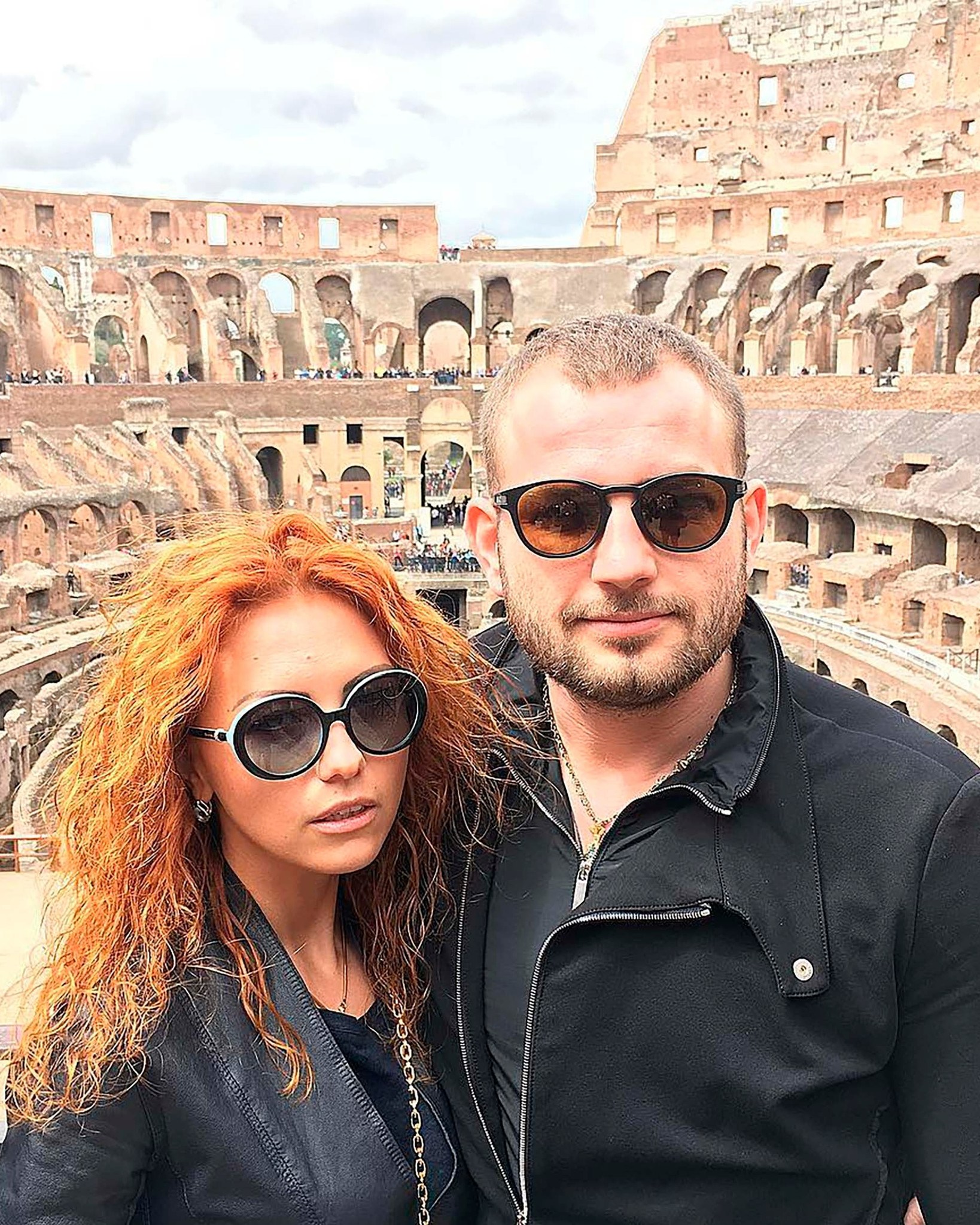 Roman și Anna Novak, milionarul rus și soția sa, au fost găsiți îngropați în deșert. Cuplul dispăruse în urmă cu o lună