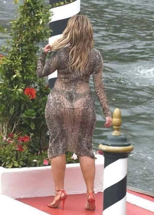 A mai purtat ținute îndrăznețe, dar niciodată la acest nivel!