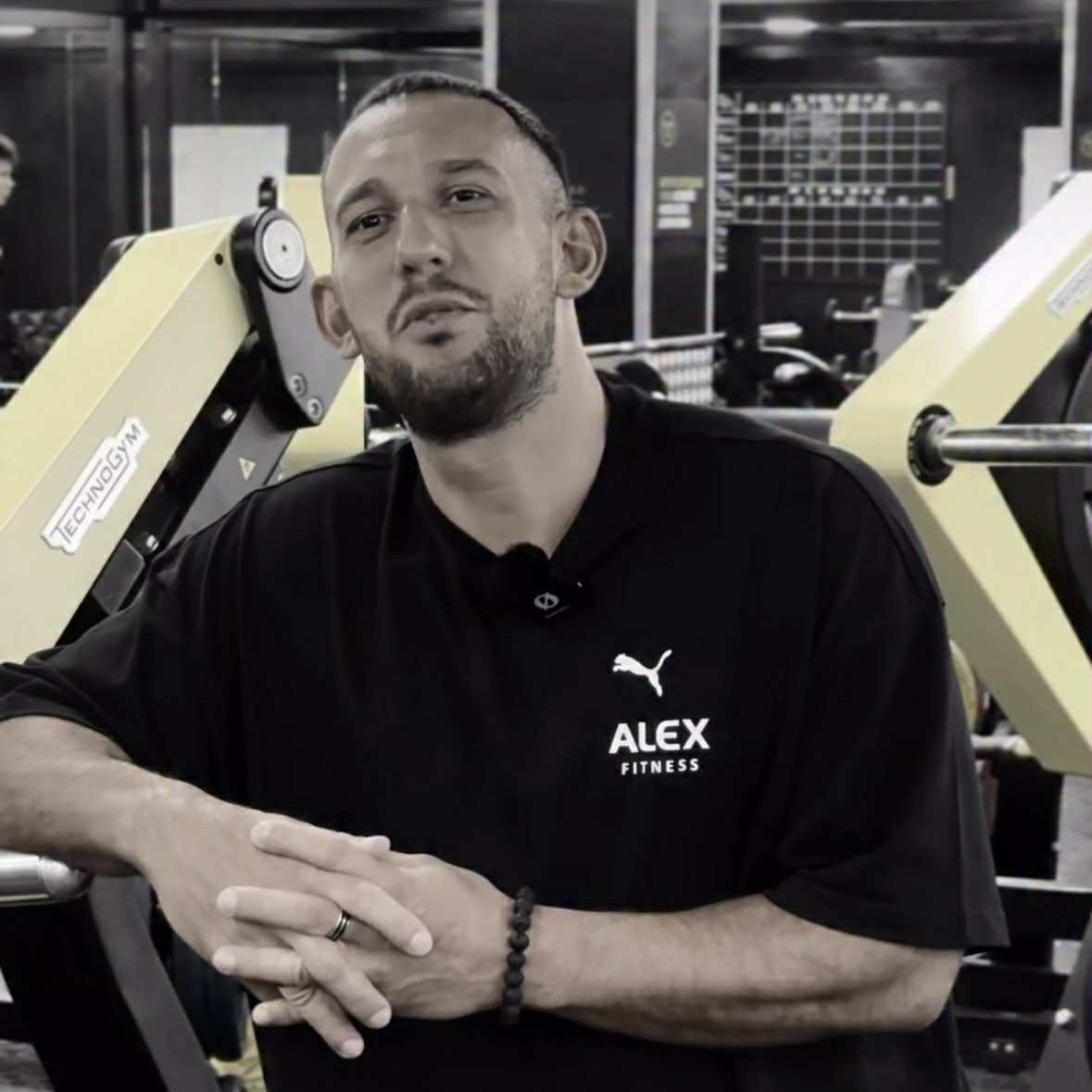 El este instructorul de fitness care a murit din cauza unei diete extreme! Dmitry, doar 30 de ani, s-a stins în somn după…