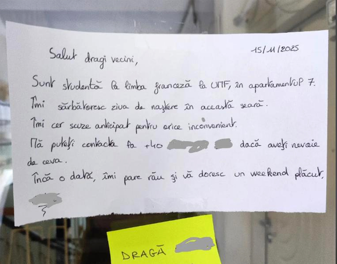 Bilețelul adorabil prin care o studentă din Cluj și-a anunțat vecinii că „îmi sărbătoresc ziua în această seară”. Ce s-a întâmplat exact la 23:59 și a devenit viral