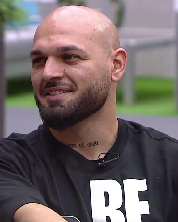 Cât de adorabilă este nepoțica lui Robi de la „Casa iubirii”! Fostul concurent s-a topit de drag în cea mai dulce ipostază