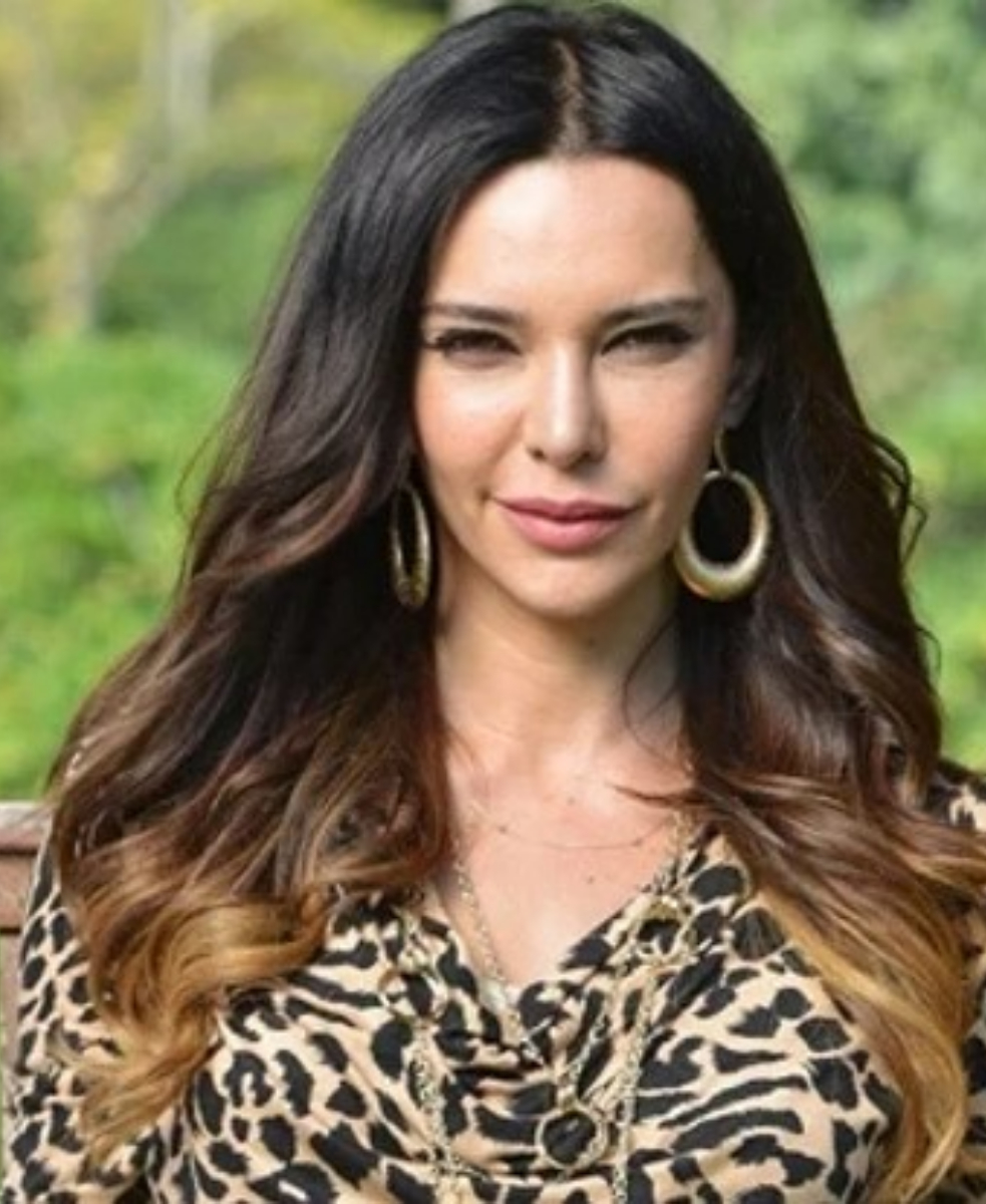 Cum arăta Hande Ataizi, actrița care o interpretează pe Cana Yılmaz în serialul „Fata de la fereastră”, în urmă cu 30 de ani. Transformarea impresionantă: