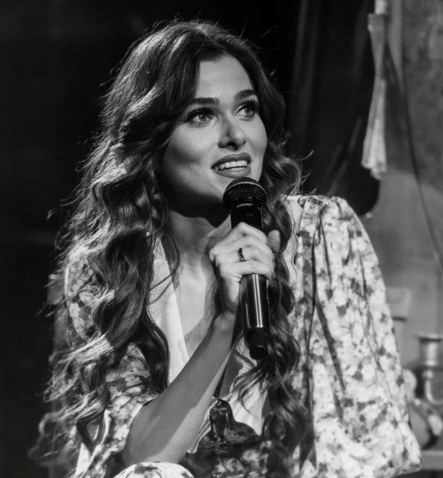 „Drumurile noastre s-au separat.” Theo Rose anunță despărțirea profesională cu Alessandra. Artista, cu lacrimi în ochi, a împărtășit vestea tristă fanilor