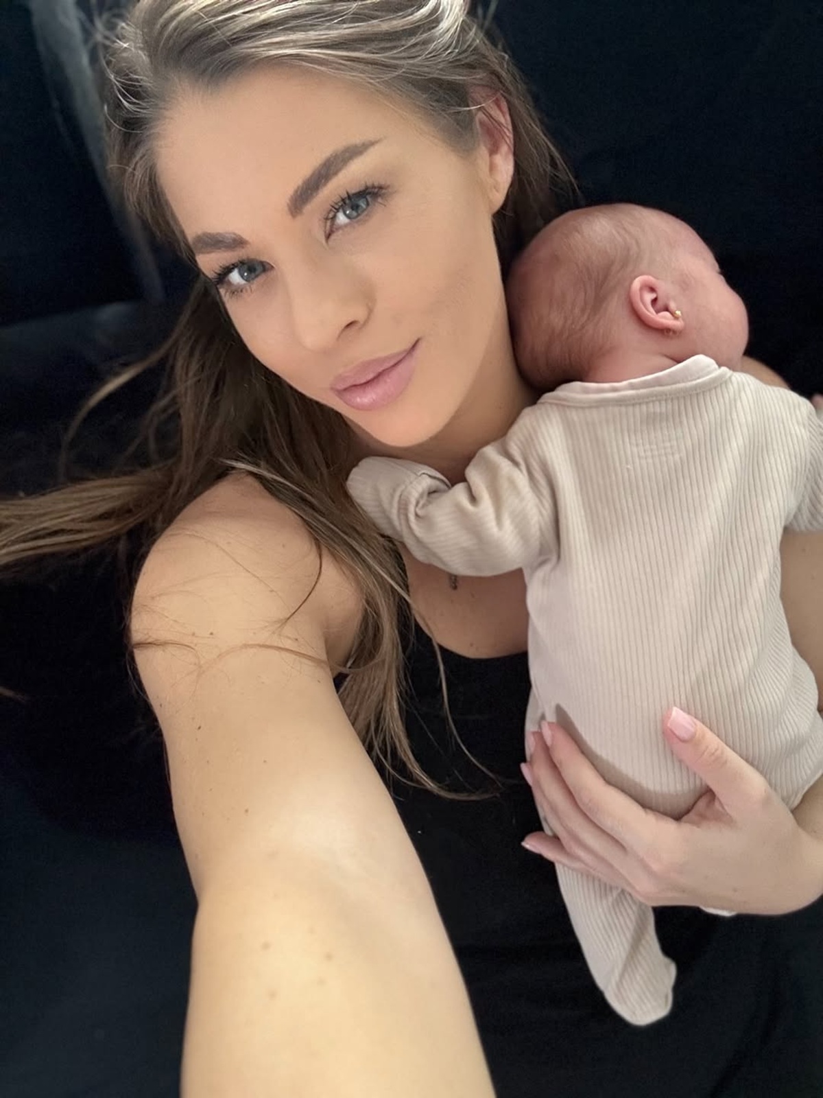 Roxana Nemeș, prima apariție după ce a devenit mamă de gemeni: „Sunt pe altă lume… acasă!”