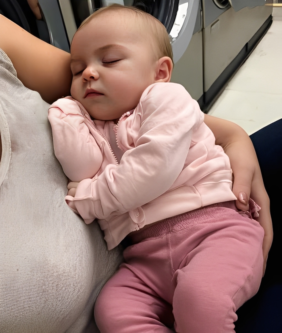 „Am adormit cu bebelușul în brațe, în spălătorie.” Povestea incredibilă a unei mame singure care a primit ajutor anonim exact când avea mai mare nevoie