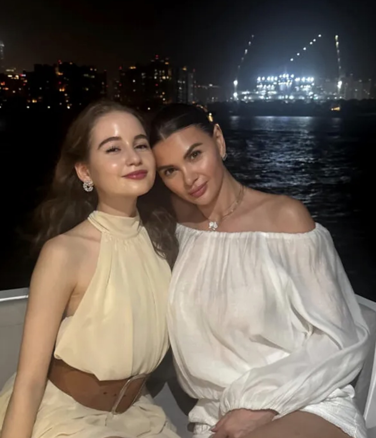 Irina Columbeanu și Ramona Gabor, pictorial spectaculos în Dubai! Cele două au făcut furori: „Women in black”