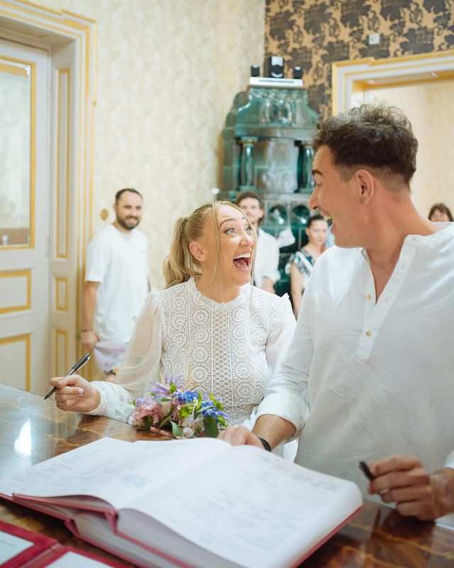 Ilona Brezoianu, primele imagini cu bebelușul! Actrița și soțul ei, Andrei, radiază de fericire după venirea pe lume a primului lor copil: