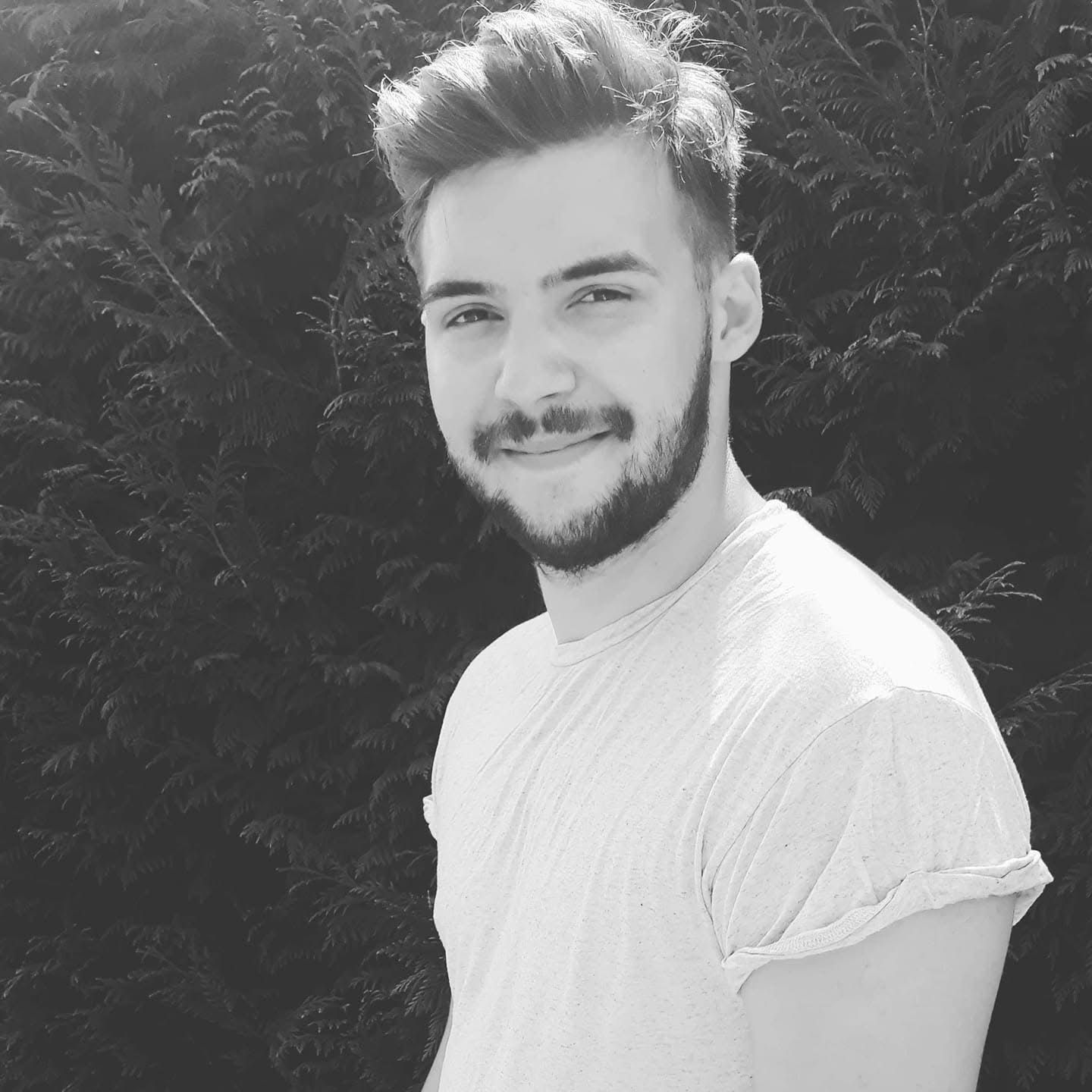 Norbi, tânărul de 28 de ani a murit în parcarea unui spital din Bihor. O șoferiță a confundat frâna cu accelerația