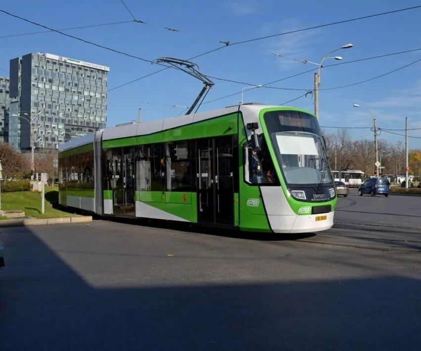 Incident grav în Capitală: o femeie a fost rănită în urma prăbușirii unui cablu de tensiune