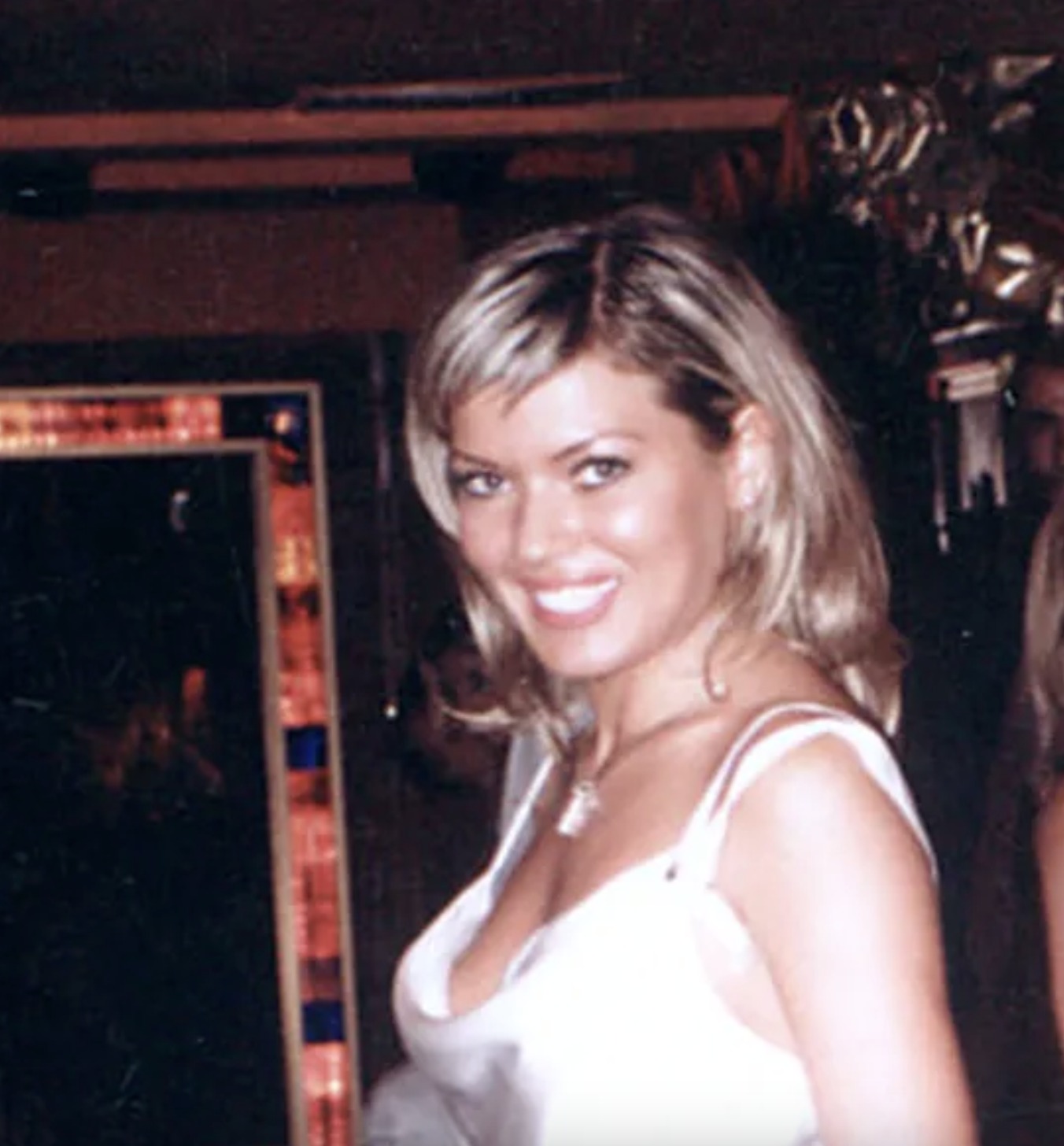 Gina Pistol, atunci și acum. De la „vânzătoarea din mall” care întorcea toate privirile, la soția lui Smiley.