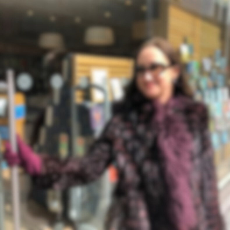 Scriitoarea Sophie Kinsella s-a stins din viață la 55 de ani: