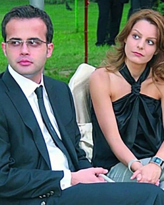 Ce soție frumoasă are Mihai Gâdea! Cine este Agatha Kundri, femeia discretă care îi stă alături de aproape 20 de ani și cu ce se ocupă: