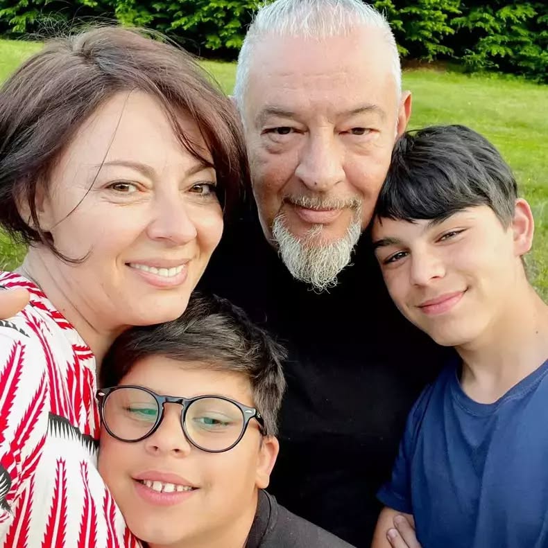 Bodo de la Proconsul sărbătorește 16 ani de căsătorie cu Loredana, cea de-a patra soție.