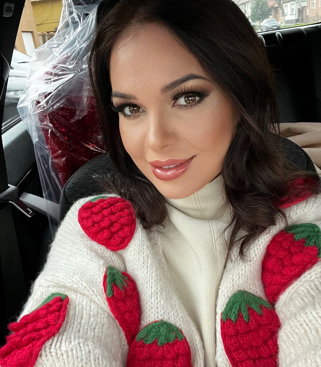 „Gravidă. Aproape 3 luni” – Imaginile publicate de Deea Maxer au făcut furori! Fanii nu și-au mai putut lua ochii de la burtica ei, iar speculațiile s-au aprins instant