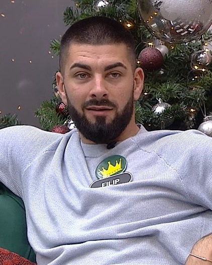 Lucia îl cheamă pe Ahmed în camera roșie, iar Veronica fierbe de furie